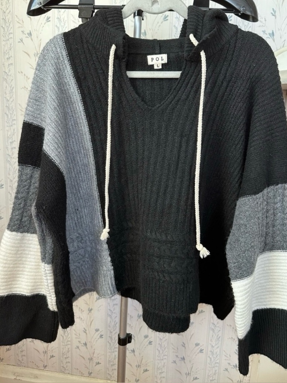 POL Women's V-Neck Color Block Sweater